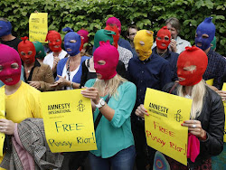 Así piden la libertad para las Pussy Riot