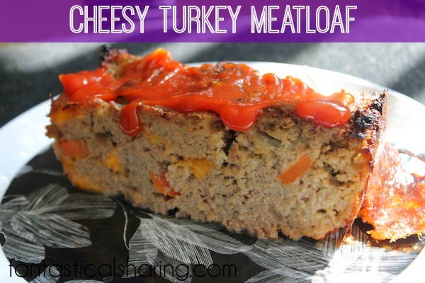 Replace ground beef with a healthier alternative and add cheese and you have this AMAZING Cheesy Turkey Meatloaf! #recipe