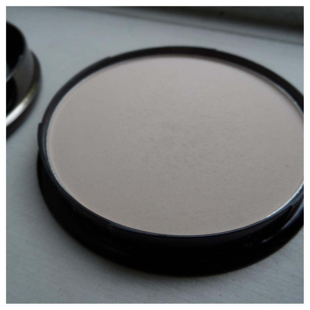 Not Your Average No7 Beautifully Matte Foundation & Powder Review