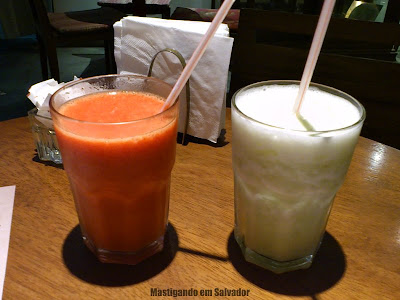 Tortarelli Café: Sucos de Laranja com Morango e de Abacaxi com Hortelã