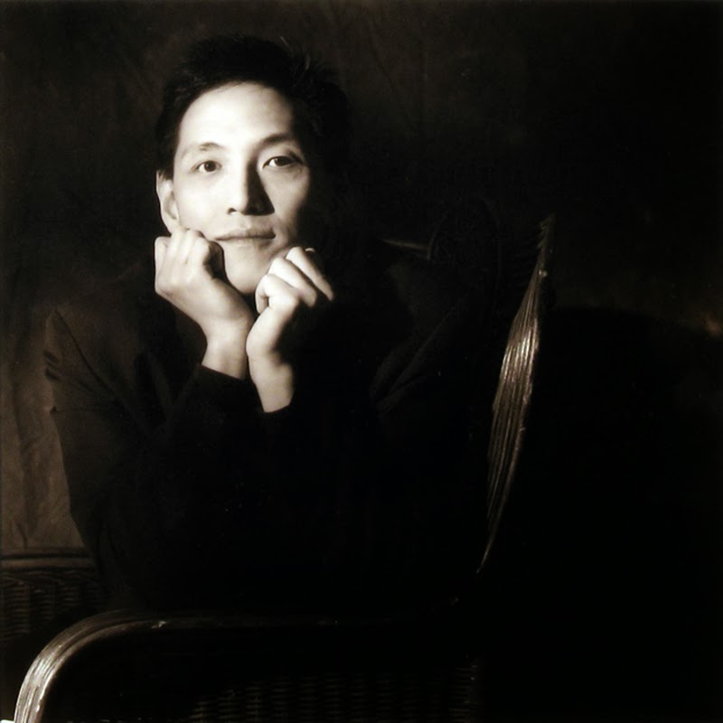 eating alone li young lee Li-young lee (李立揚, pinyin : lǐ lìyáng) (born august 19, 1957) is an american poet he was born in jakarta , indonesia , to chinese parents his maternal great-grandfather was yuan shikai , china's first republican president, who. eating alone li young lee Li-young lee (李立揚, pinyin : lǐ lìyáng) (born august 19, 1957) is an american poet he was born in jakarta , indonesia , to chinese parents his maternal great-grandfather was yuan shikai , china's first republican president, who.