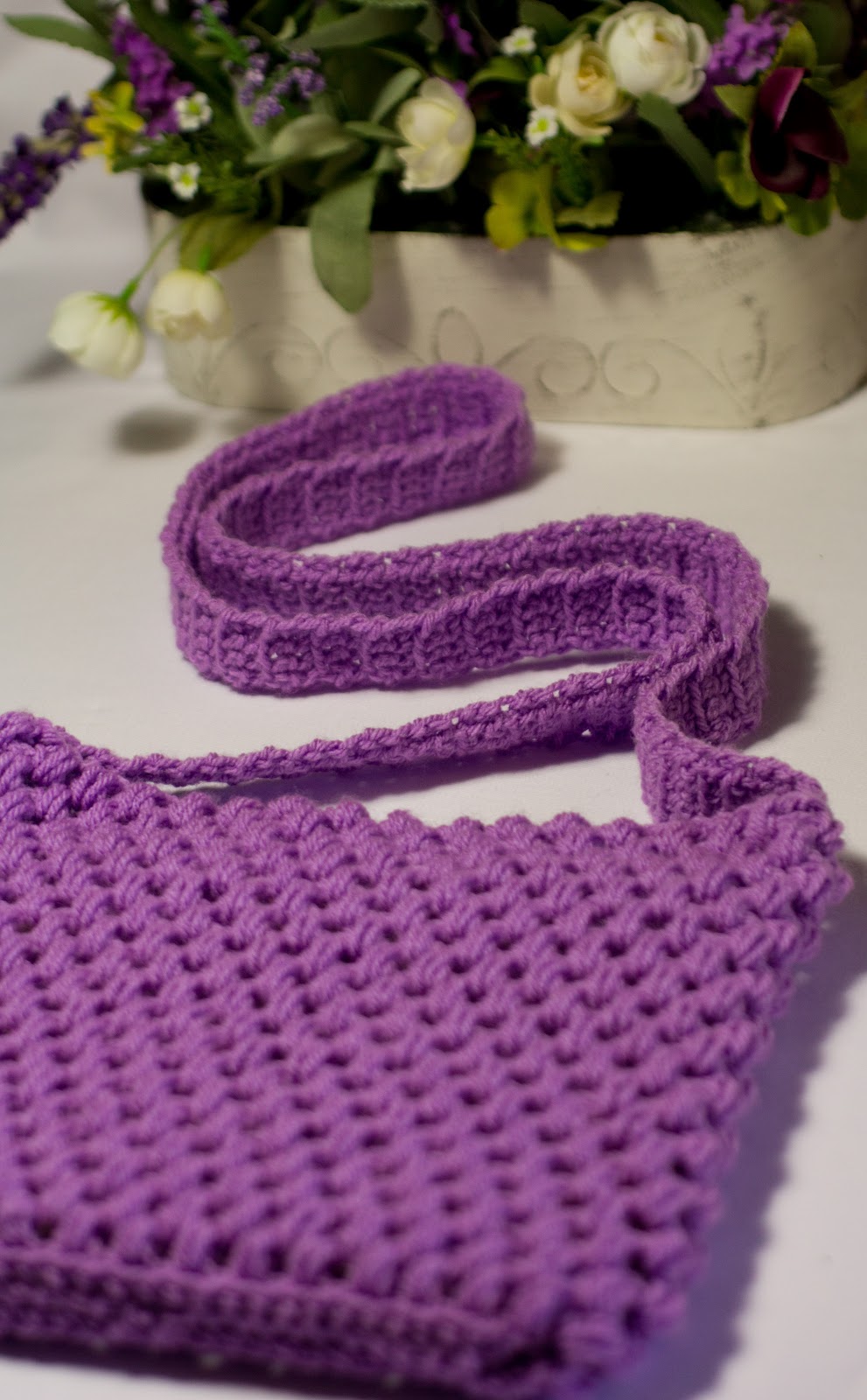Easy Tote Bag Crochet Pattern via Hopeful Honey