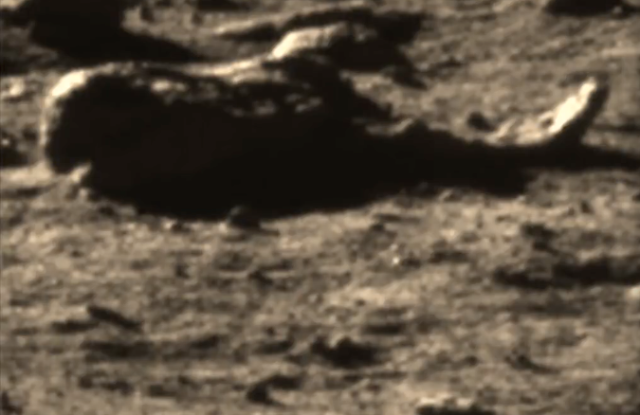 Китайские товарищи засняли на Луне инопланетянина в скафандре (видео)