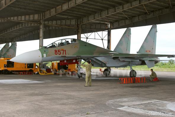 VIETNAM+SU-30+8571+CAMO.jpg