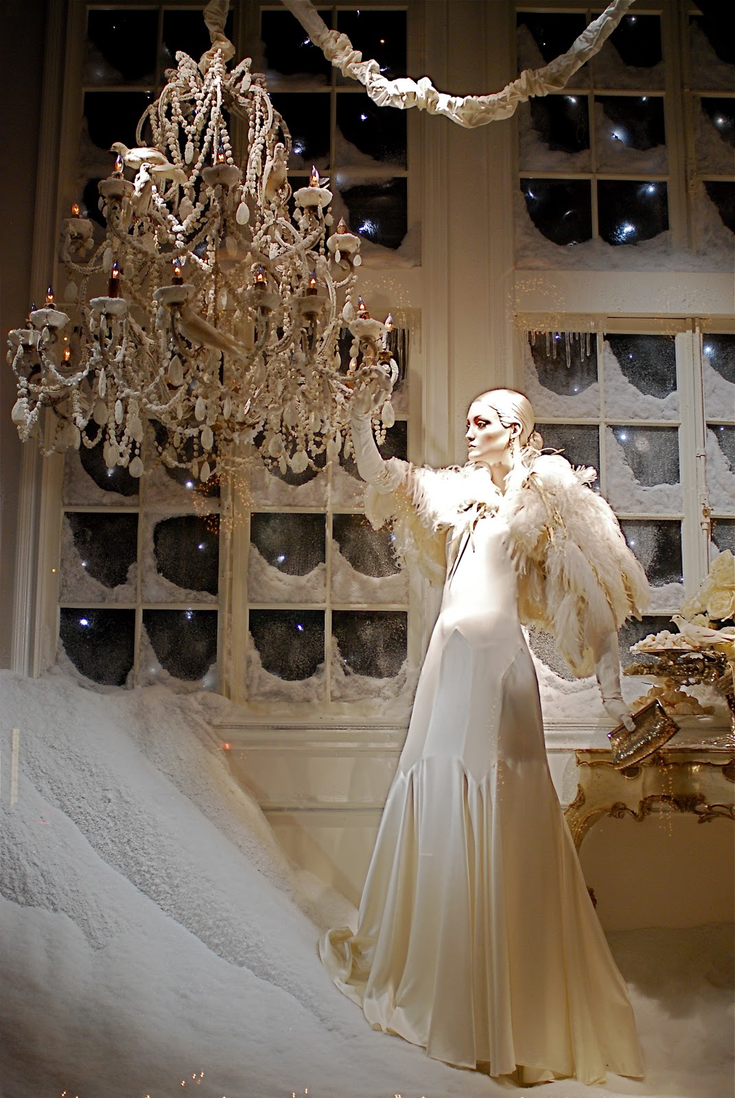 NYC ♥ NYC: Ralph Lauren Women's Flagship Store Holiday Window Display