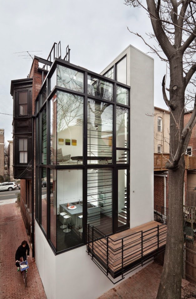 Desain Arsitektur Modern Rumah Kaca Dengan Tiang Baja