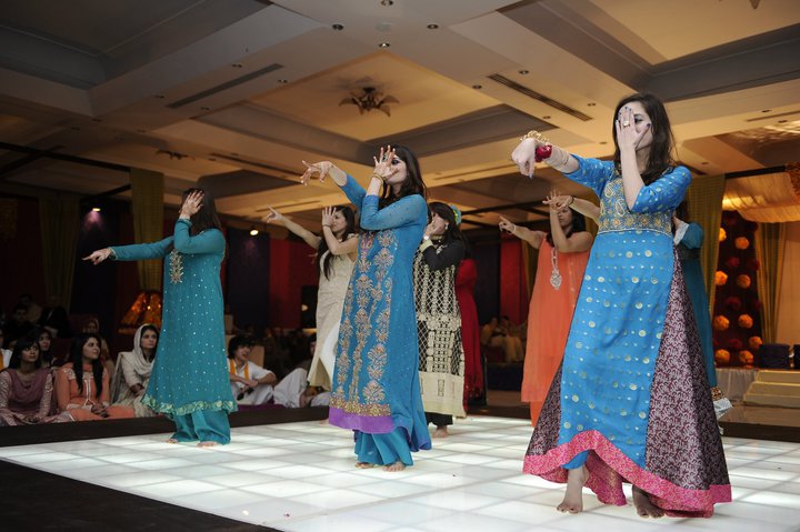 Pakistan: pakistani shadi girls dance