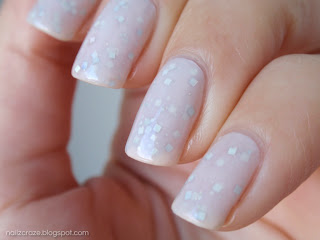 Milky Jelly Sandwich: Essence Julia glitter with GADE Nude Luxe 7 layers of polish! ;)