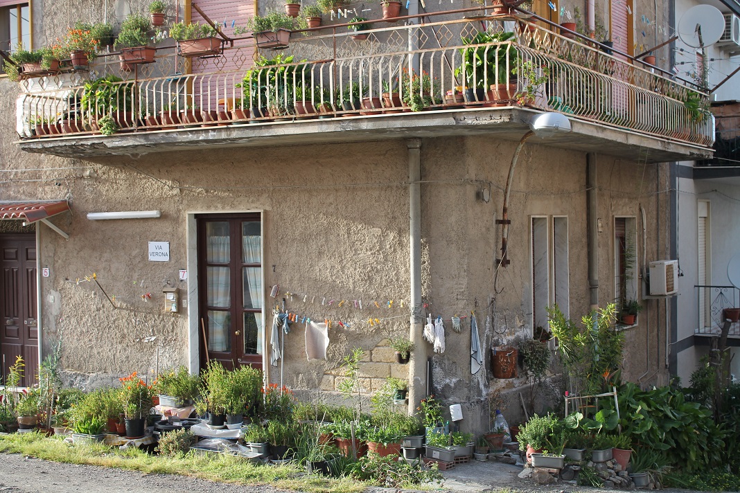 Pic Of The Week Sicilian house facade with a home orto Living in Sicily