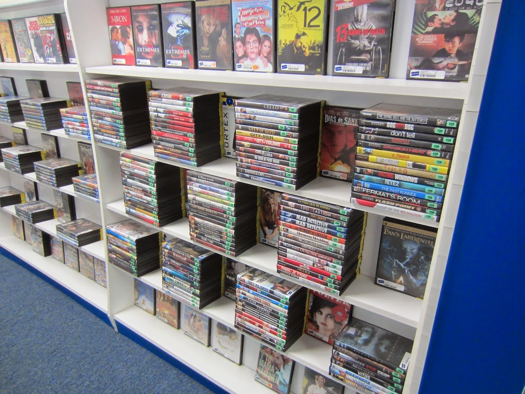 Rensselaer Adventures Pizza and a movie a ribboncutting