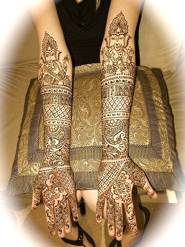 تشكيله جميله وناعمه جدا من حنه الهنديه للعرائس 2014 Indian+Bridal+Mehndi+Designs+For+Hands