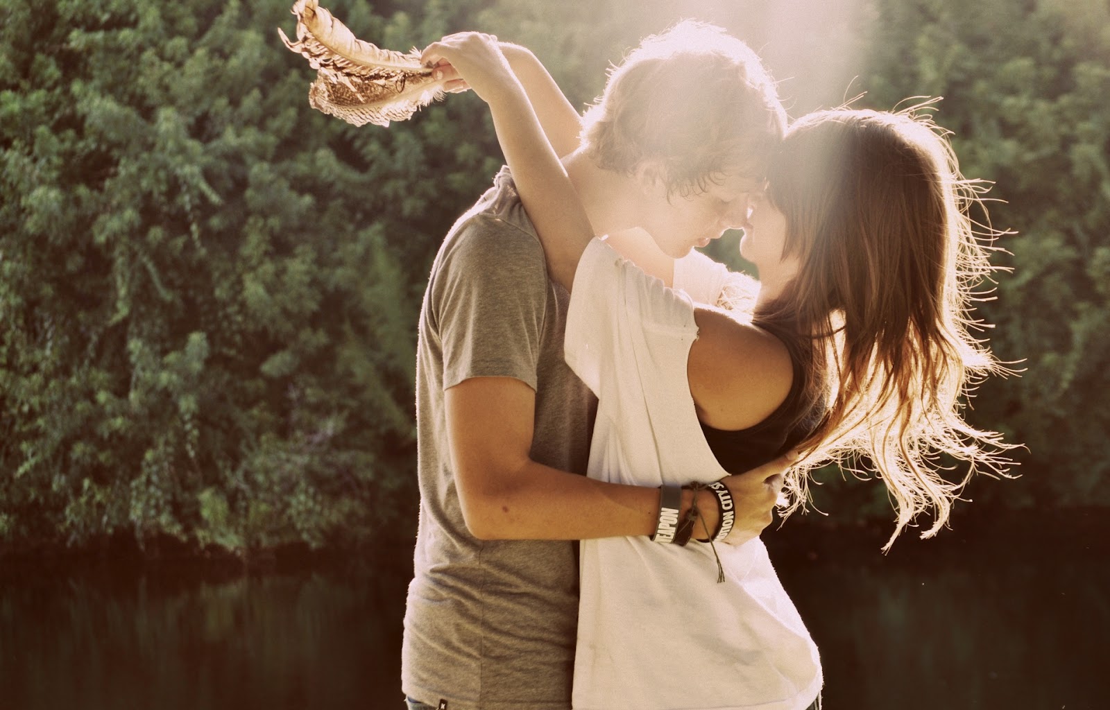 [Image: 1359270326-cute-love-couple-kissing.jpg]
