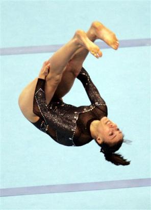 بالصور: بطلات الجمباز الإيقاعي Romania%27s+Catalina+Ponor+performs+her+gold+medal+floor+exerc