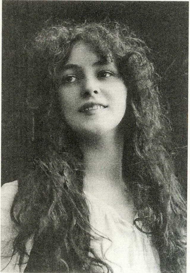 Check Out What Evelyn Nesbit Looked Like  in 1906 