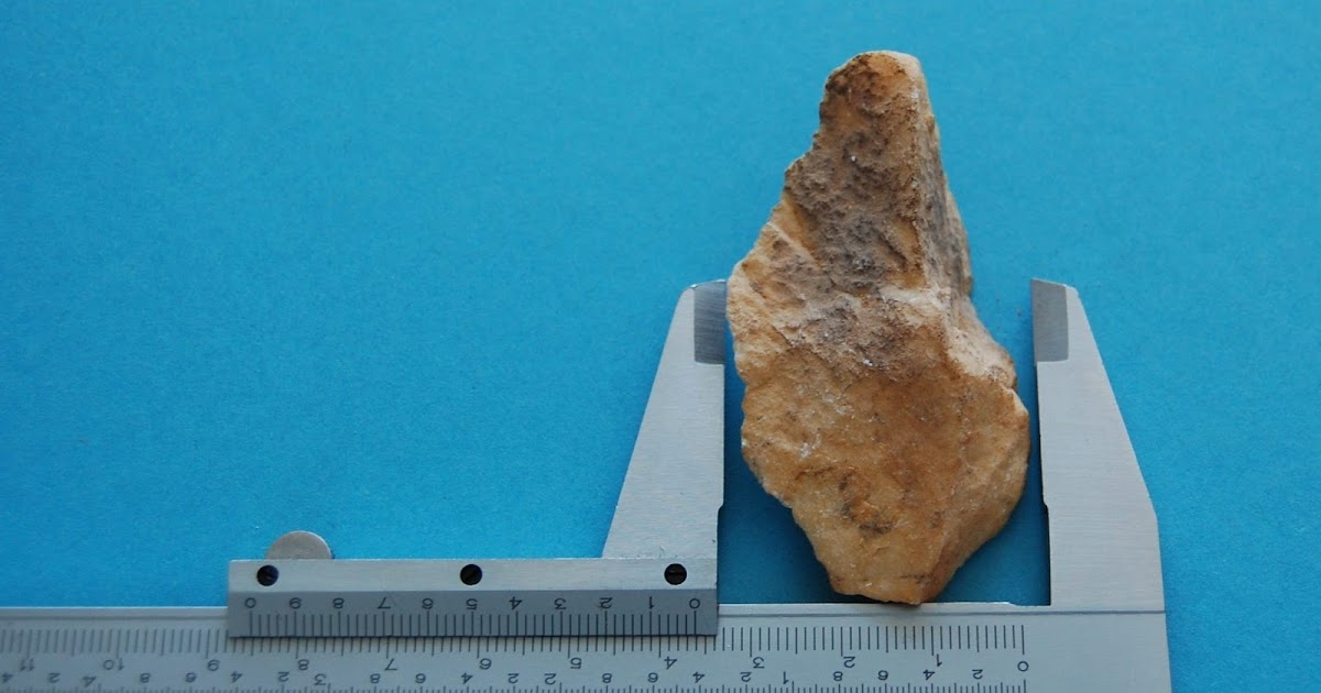 Yacimientos Arqueológicos de la Araña: LASCA DE CUARCITA CON DOS