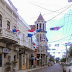 La calle Duarte, al centro de S.P.M. luce con numerosas banderas.