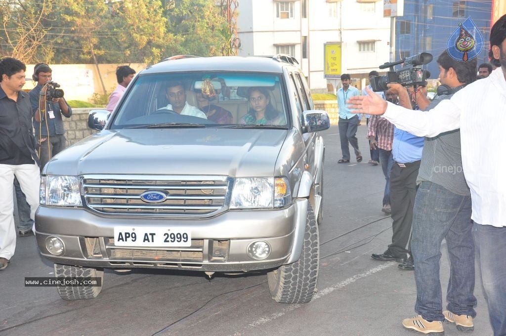 www.manatarak.blogspot.com: Jr NTR engagements VIP's Cars
