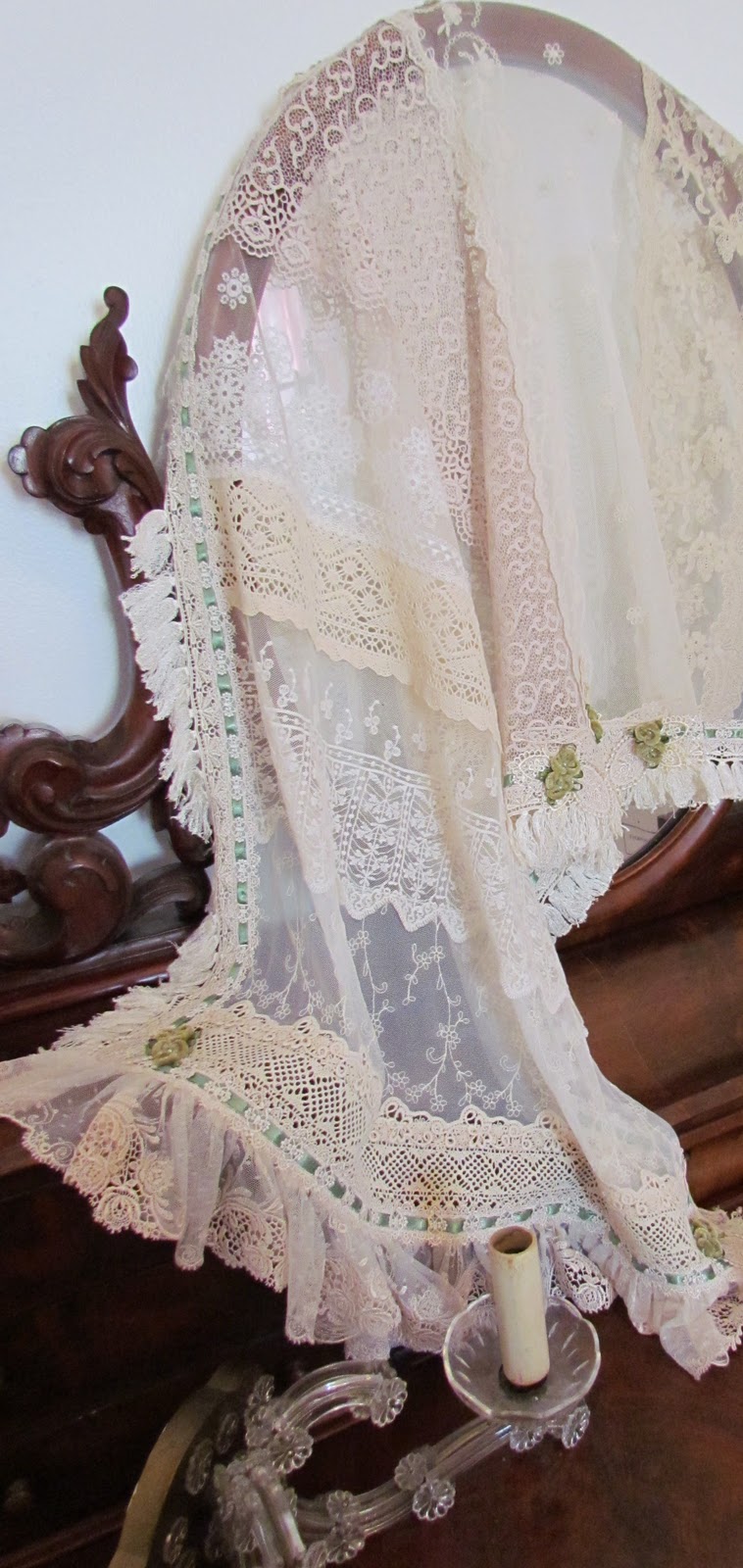 Angela Lace Lace Table Covers