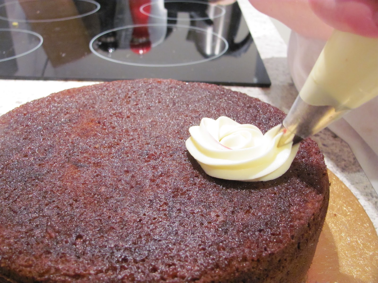 Mrs Cake How to Pipe Icing Roses