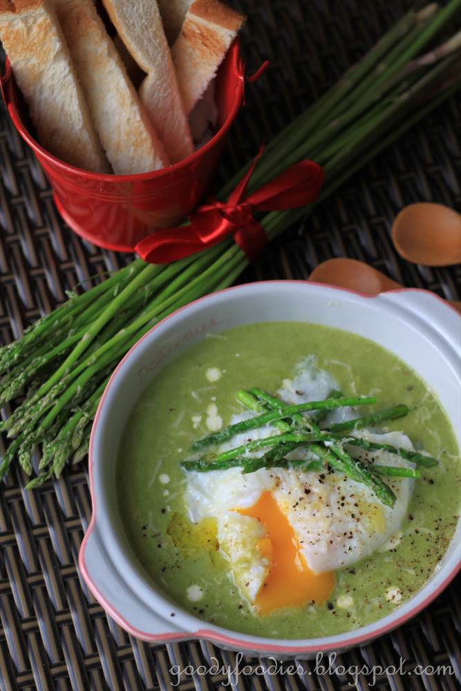 GoodyFoodies Recipe Creamy asparagus soup with poached egg, Parmesan