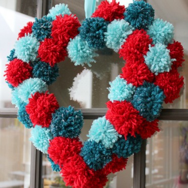 Make this pom-pom heart wreath