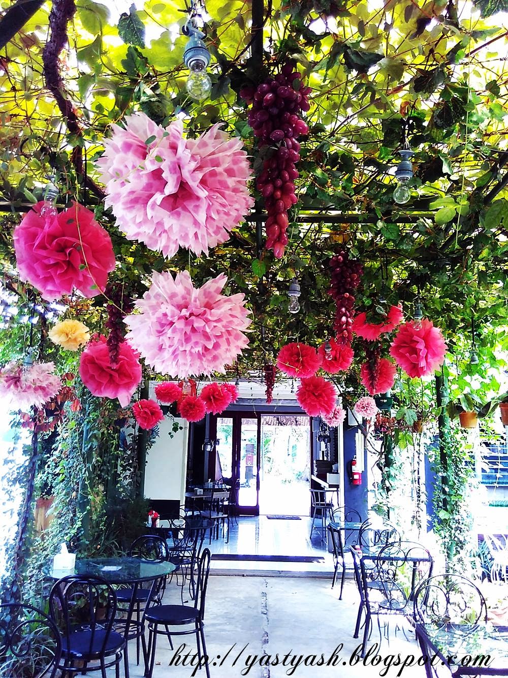 yastyash: Shabbychic cafe, Madam Wang Secret Garden