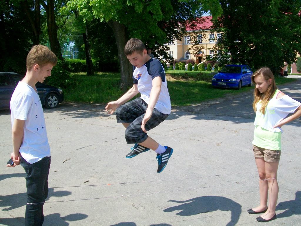 Building Bridges Using the Five Senses Polish kids' traditional games