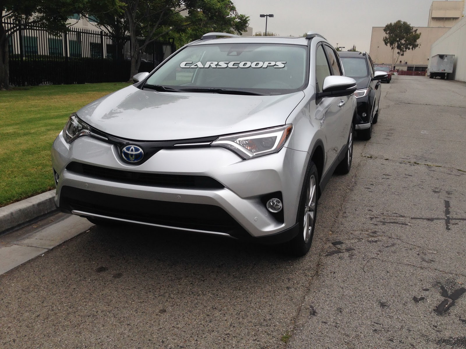 2016-Toyota-RAV4-1.jpg