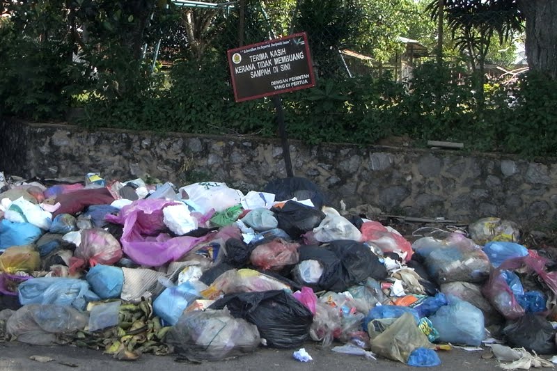 Pembuangan Sampah Sarap