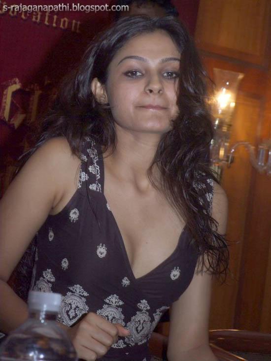 ANDREA JEREMIAH IN AAYIRATHIL ORUVAN PHOTO COLLECTION