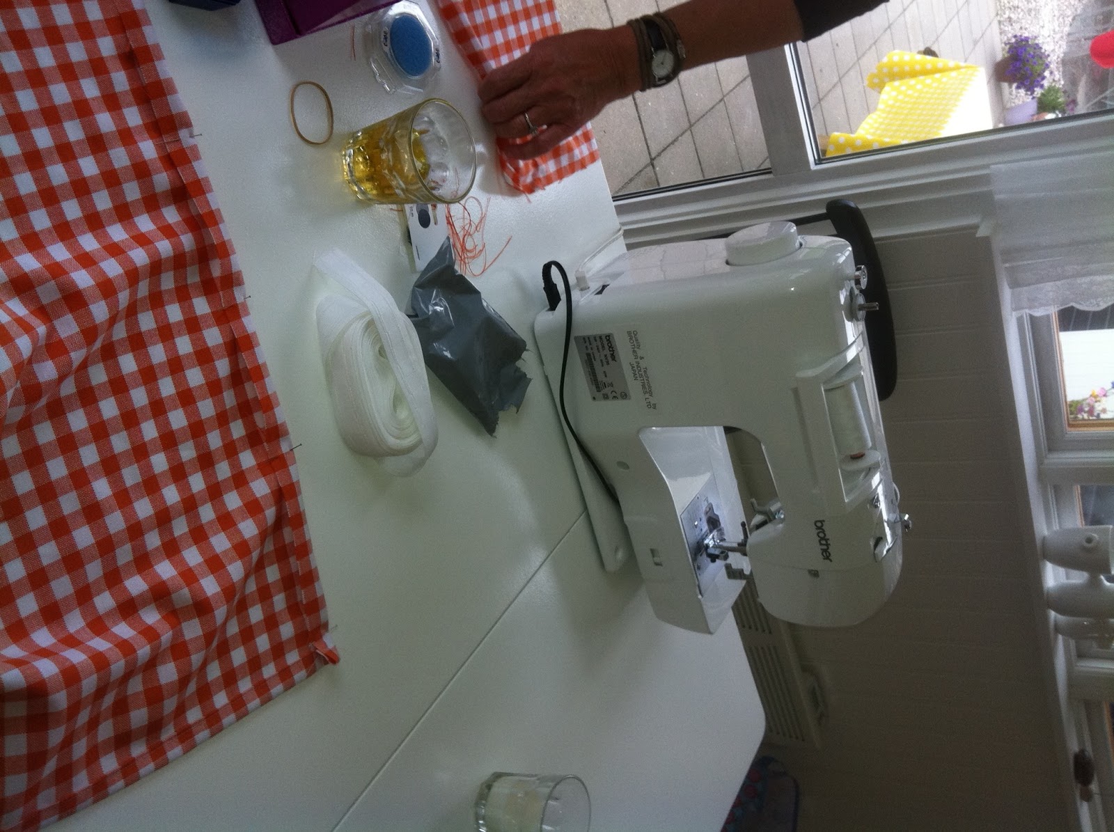 Line´s forunderlige verden: hulen bag gardinet..