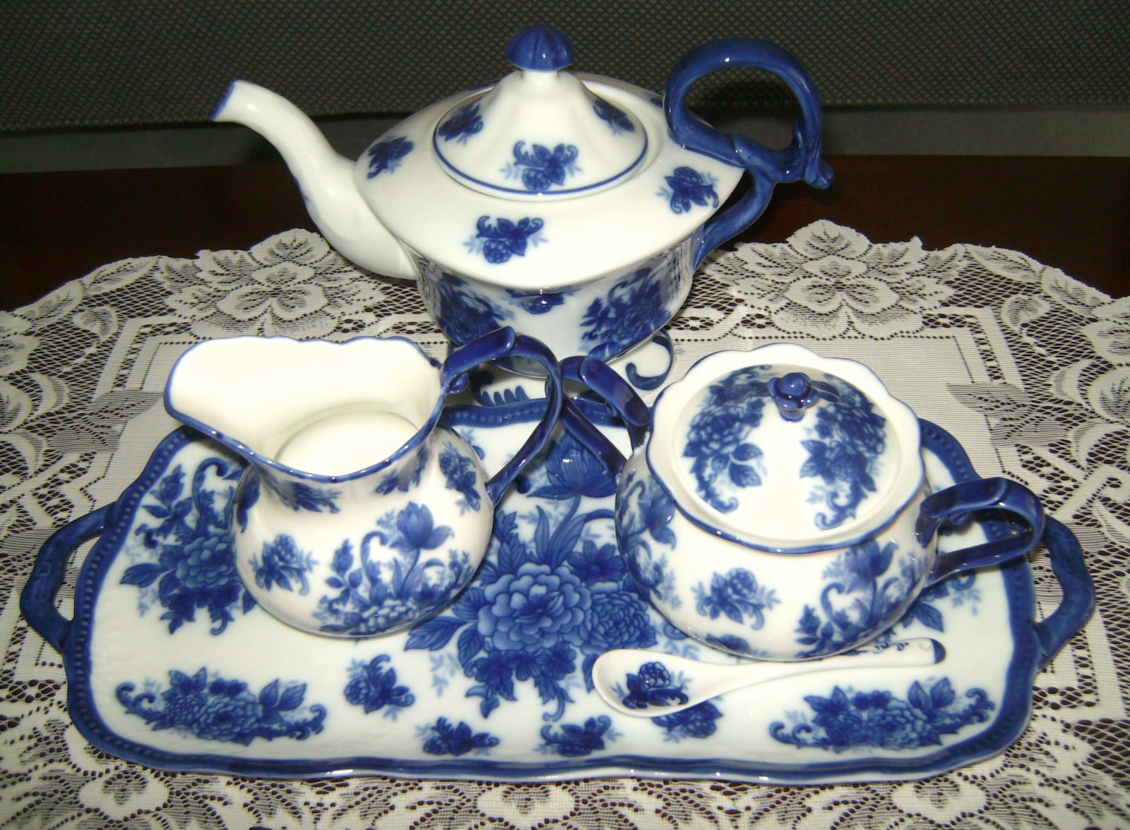 Relevant Tea Leaf Blue and White