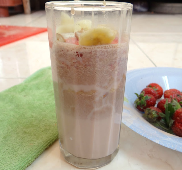 Banana Strawberry Smoothie The Pretty City Girl Indian Travel