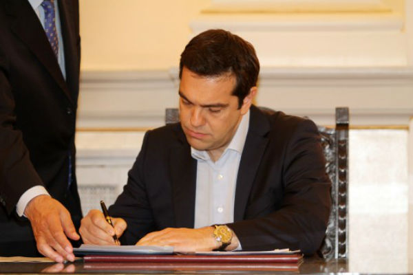 Οριστικό: Εκτός του νομοσχεδίου πρόωρες συνταξιοδοτήσεις και φορολόγηση αγροτών Οριστικό: Εκτός του νομοσχεδίου πρόωρες συνταξιοδοτήσεις και φορολόγηση αγροτών