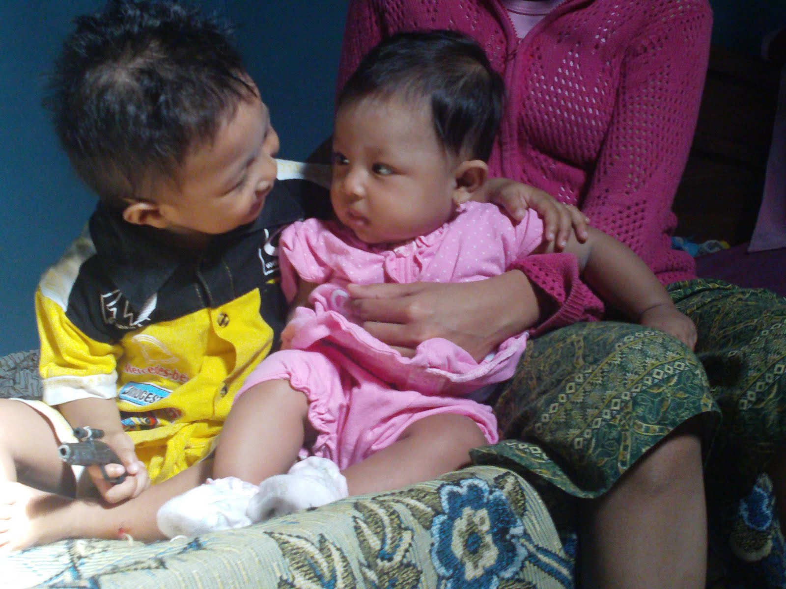 Lebah Indah News.com: Tante Shenox Nonik bersama Zaki dan Ainayya