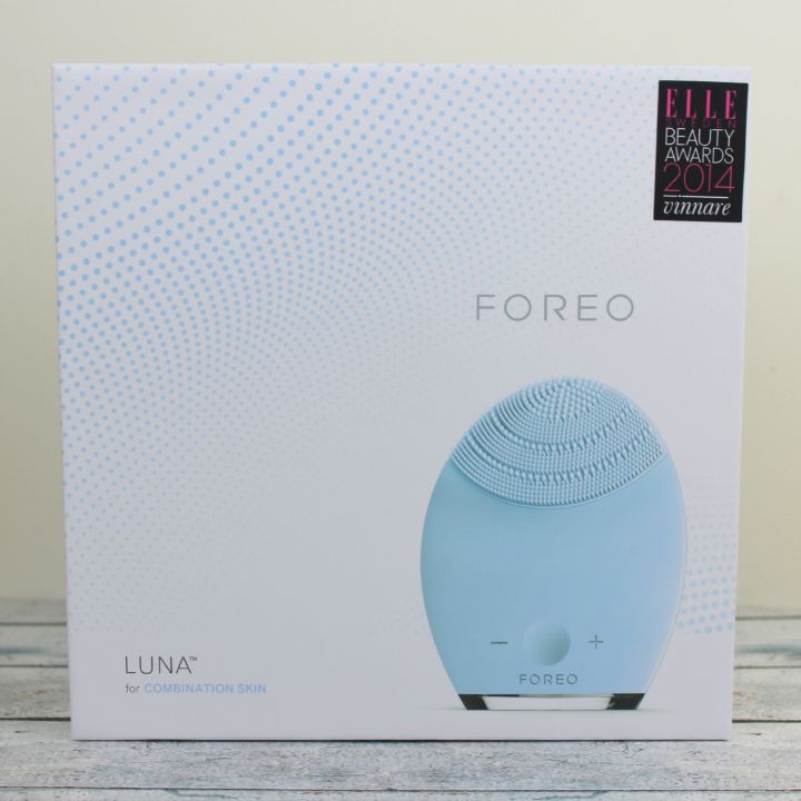 Foreo LUNA™ Cleansing Brush for Combination Skin box