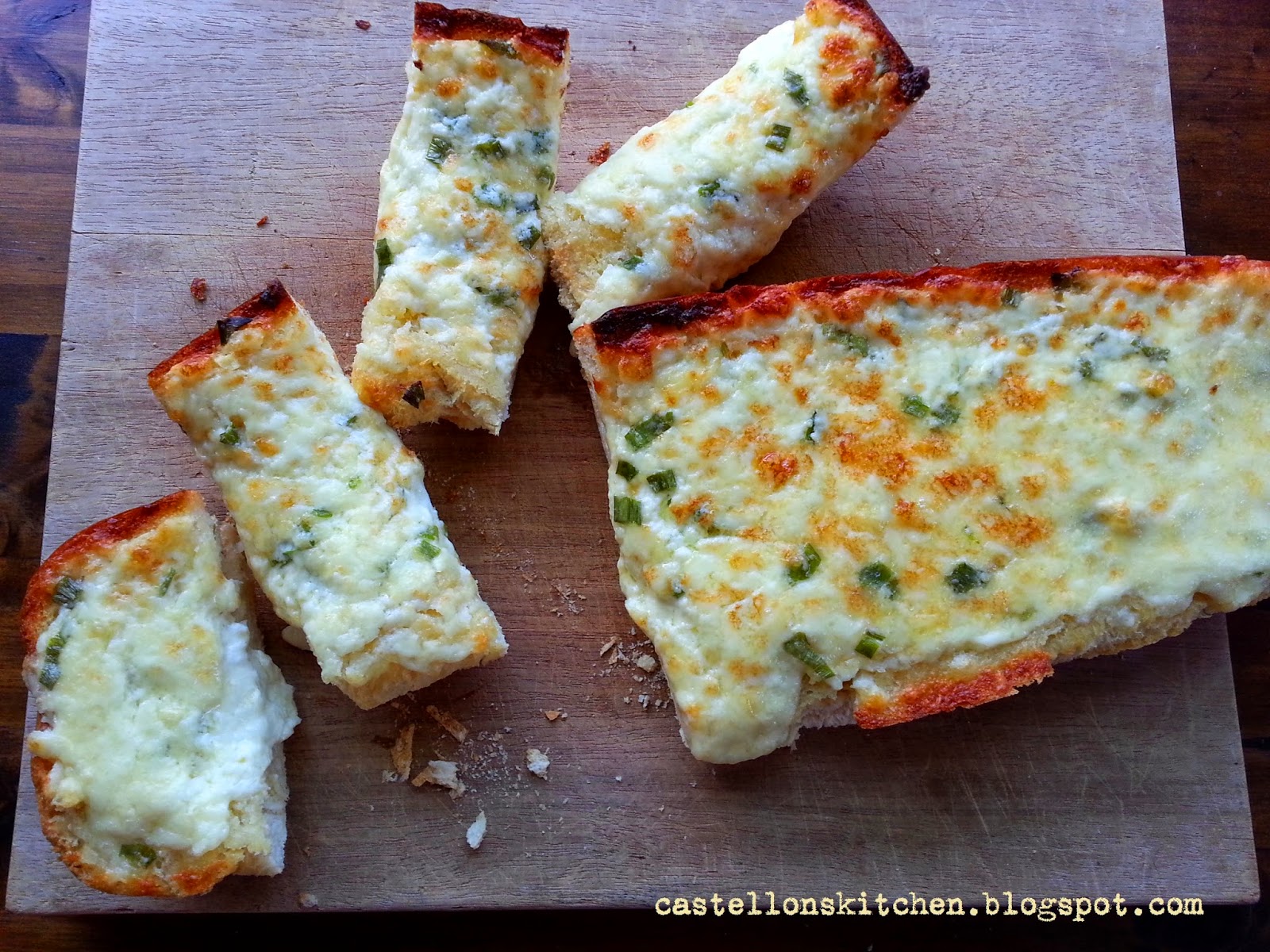 Castellon's Kitchen Garlic Cheese Bread