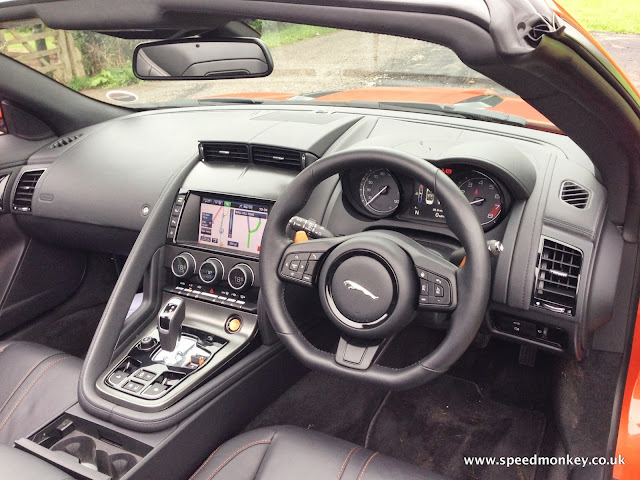 2013 Jaguar F-Type V6 S steering wheel