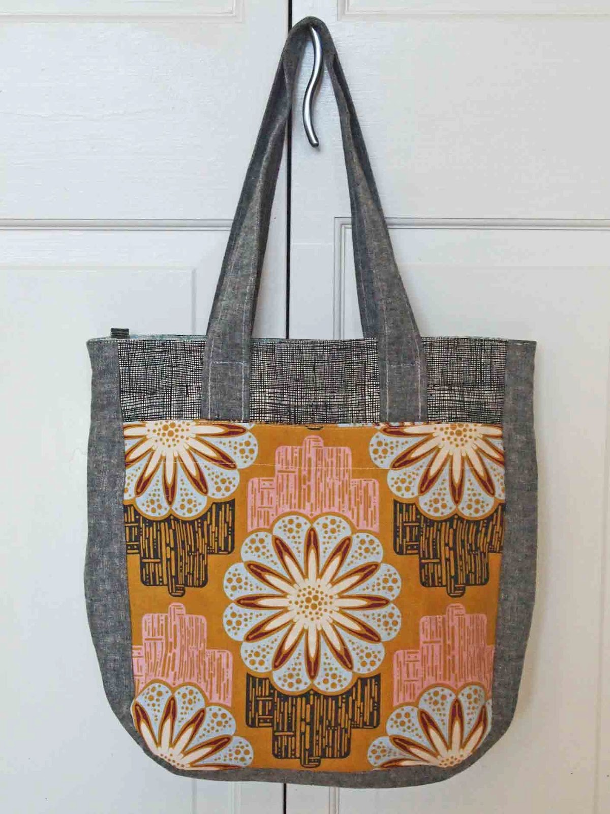 ... Tote pattern is no exception. This bag has a curved gusset