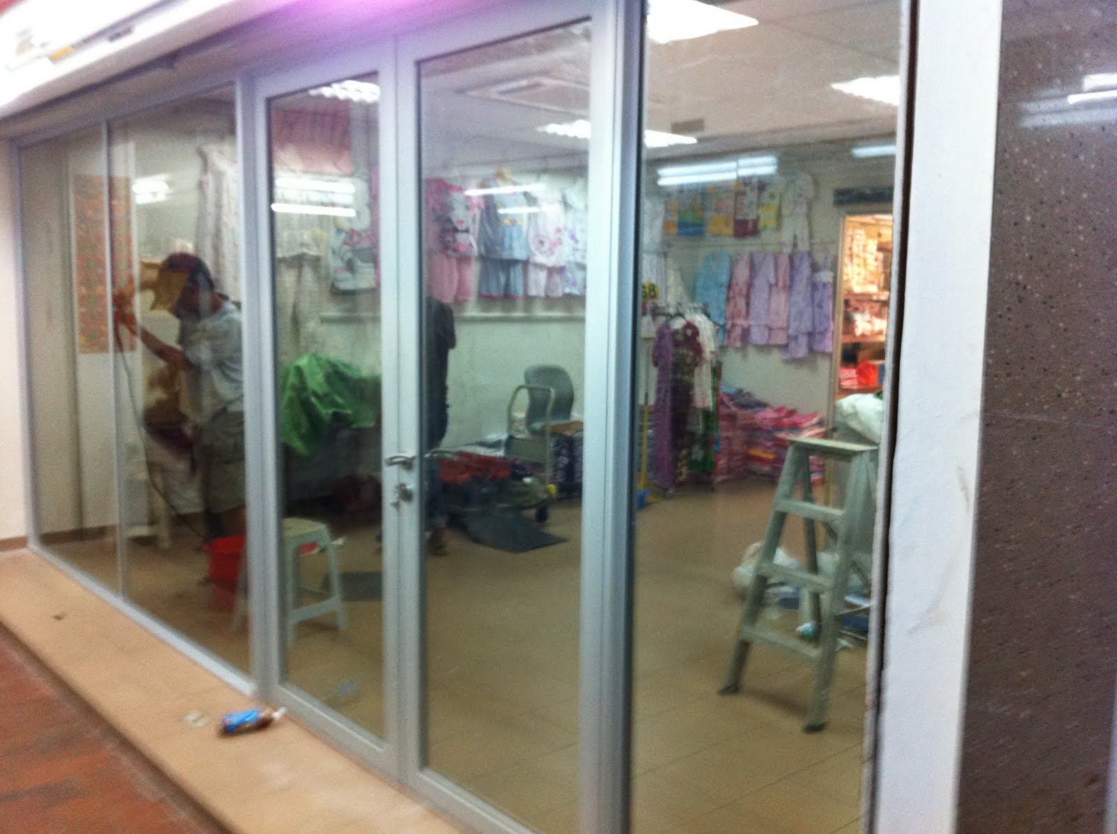 WEE PING ALUMINIUM CONTRACTOR Shop Front Aluminium Swing Door With Fix