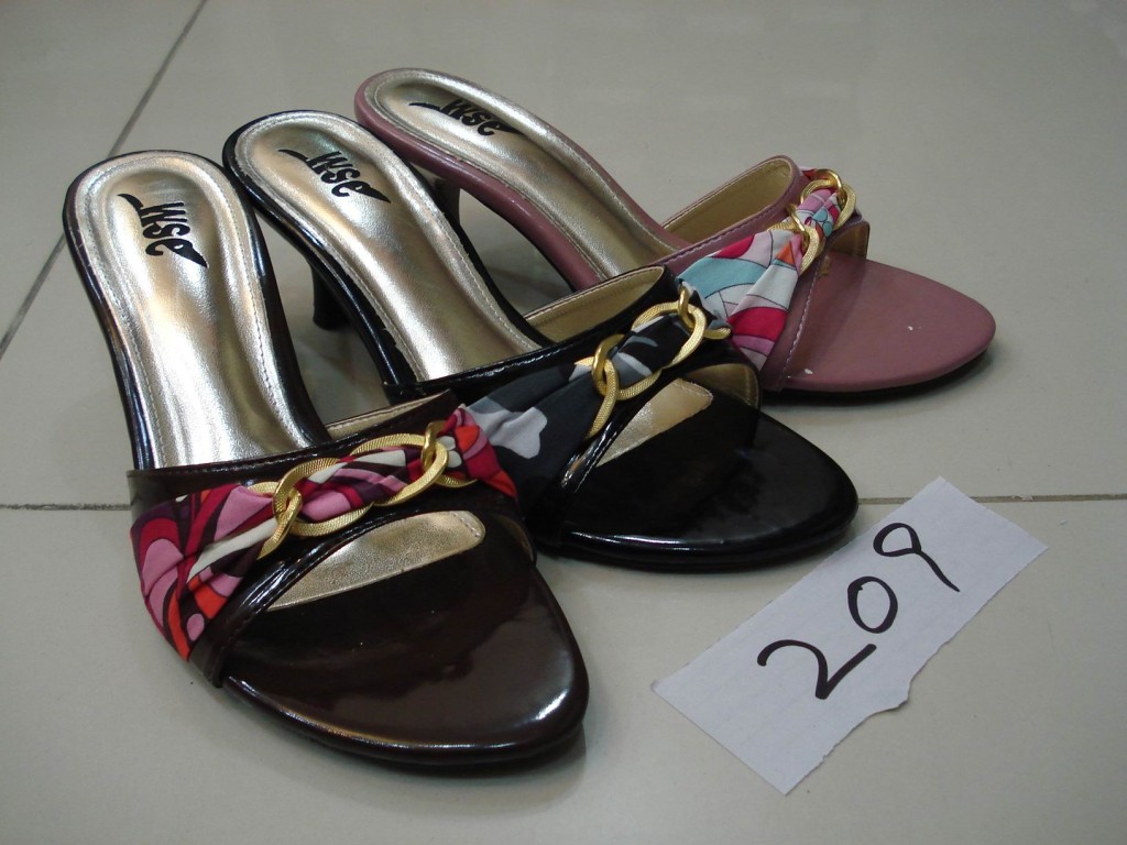 Pakistani New Shoes Designs 2013 For Women By Waheed Shoes Company