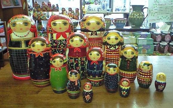 ロシア雑貨店パルク: 民族衣装のマトリョーシカ☆