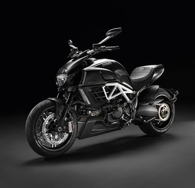 Ducati Diavel AMG-2012.jpg