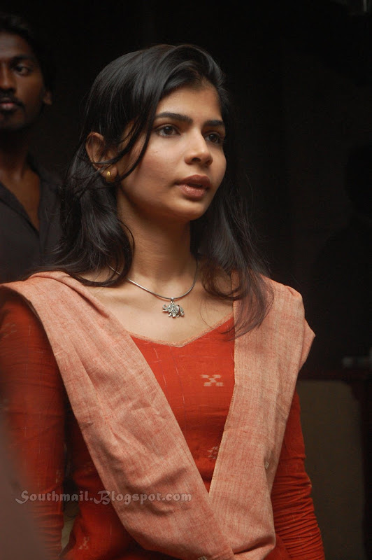 Singer Chinmayi Photos in Chudithar Latest Gallery unseen pics