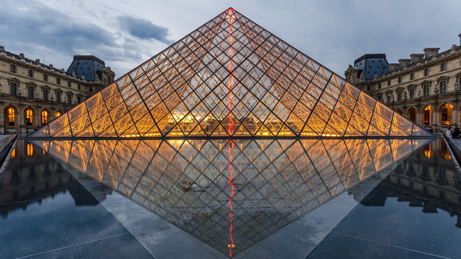 Louvre%2BPyramid%2BUHD