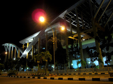 Gedung Perpustakaan Soeman HS di Malam Hari