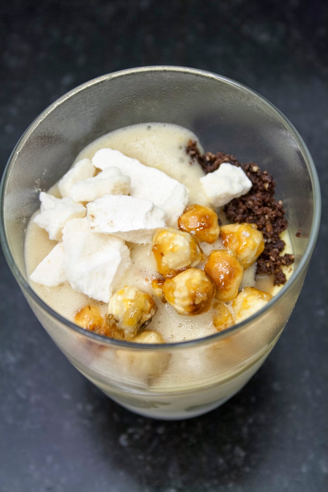 Parfait van Baileys met hazelnoten