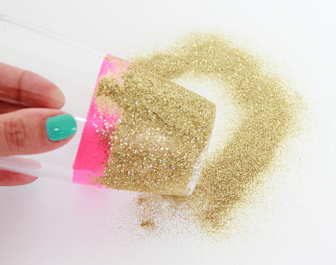 A Bubbly Life DIY Glitter Cocktail Shaker