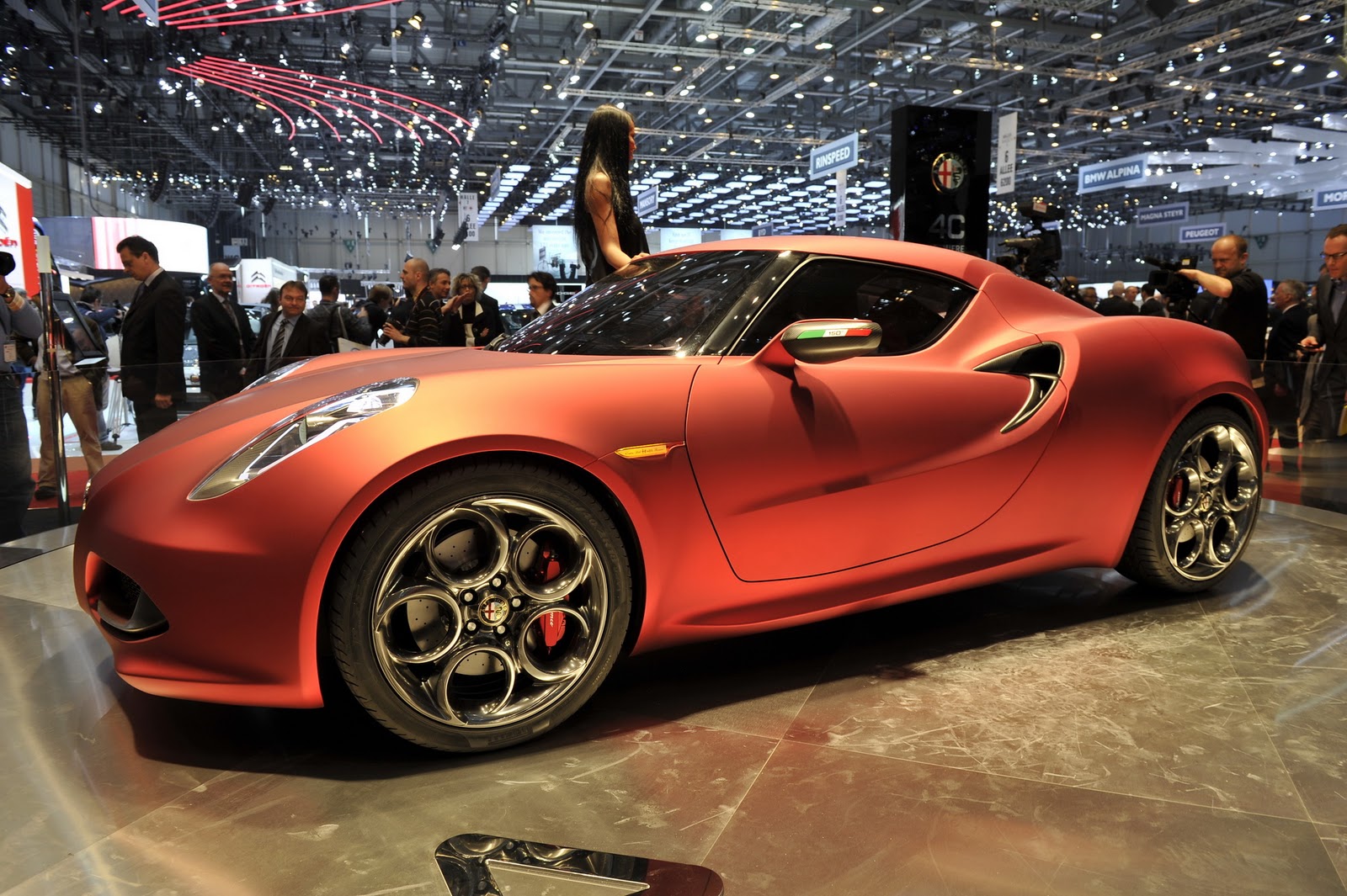 http://3.bp.blogspot.com/-lnUTKwmuzL8/TqmrZfAiedI/AAAAAAAAEzA/_xGyGfkGdAc/s1600/alfa_romeo_4c+5.jpg