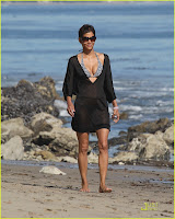 Bikini Babe in Malibu! :Halle Berry